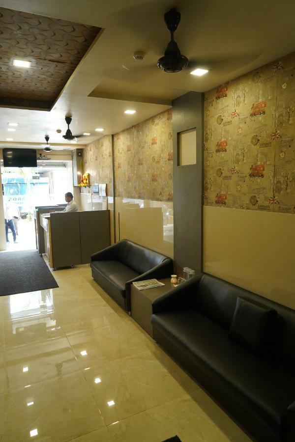 ホテル Sharda Residency ムンバイ エクステリア 写真